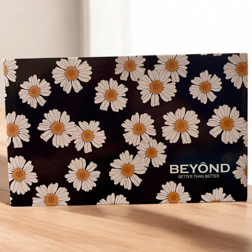 💎 BEYOND DAISY Shimmer & Matte Highly Pigment Professional Eyeshadow Palette.